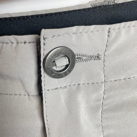 Volcom Frickin V4S Shorts Hybrid Mens Size 30 Gray Stretch Beach Quick Dry - Picture 2 of 7